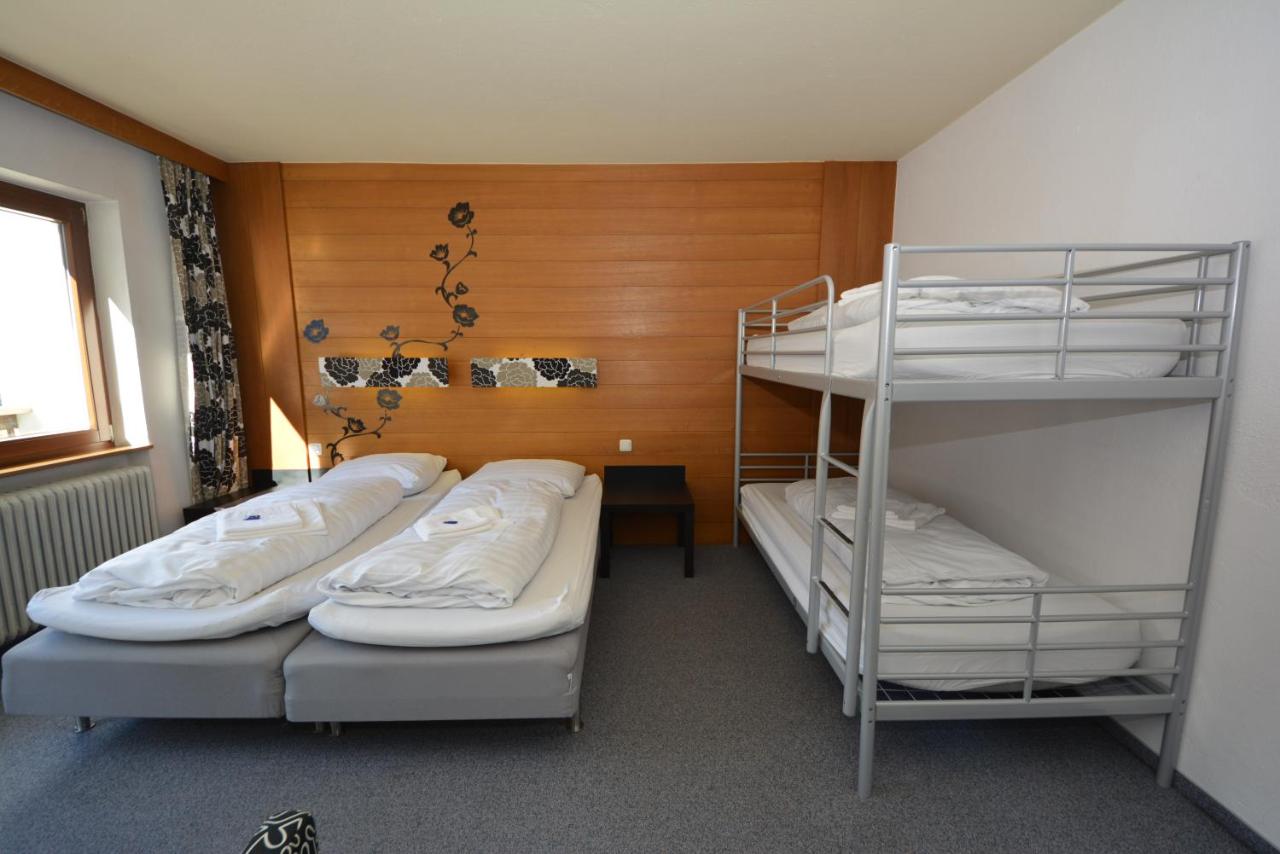Vierbettzimmer mit Bad