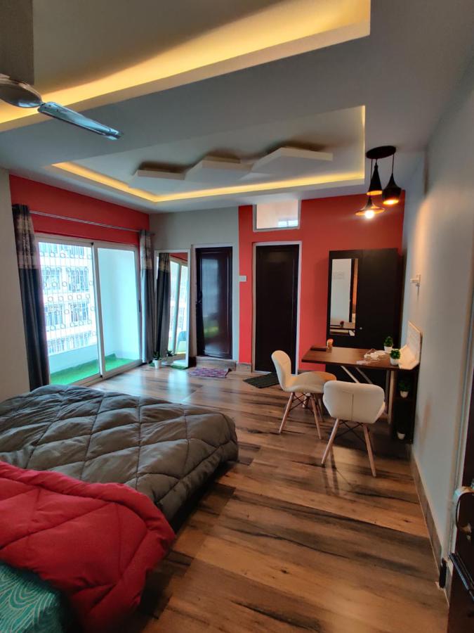 Skyline Stays - Bed and Breakfast