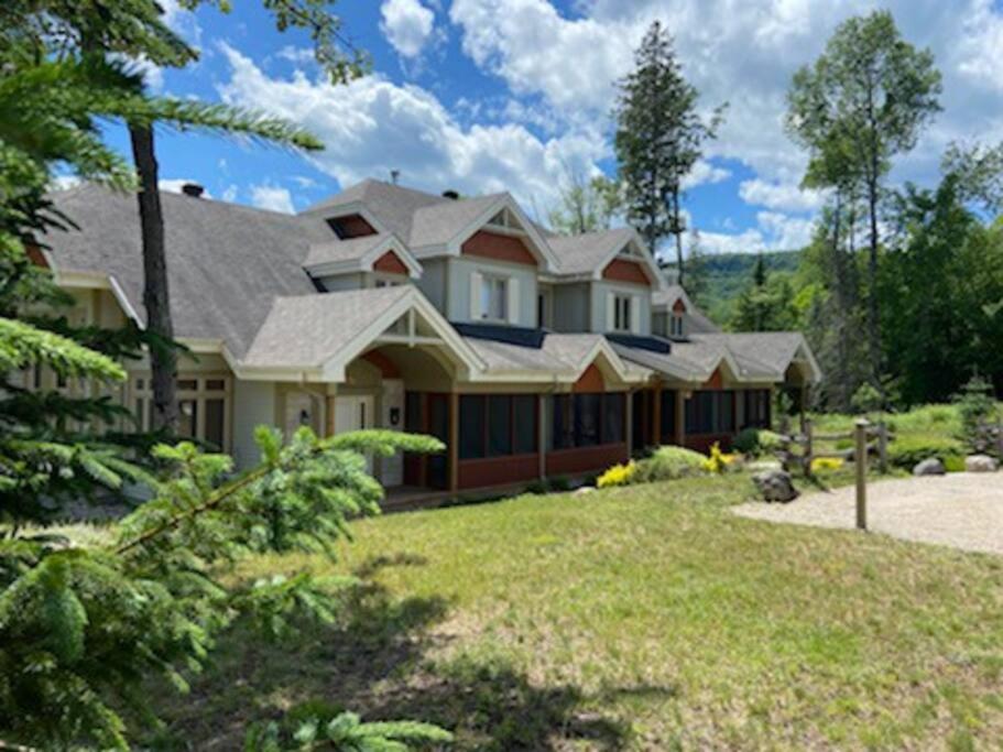 B&B Mont-Tremblant - Condo on Golf near Bike Trail w/ 2 Bdrm 2 Bath - Bed and Breakfast Mont-Tremblant