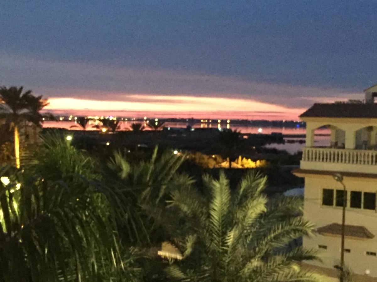 Condo in a Private Resort setting King Maryout Alamriyah Governorate Egypt Comes with an outdoor private infinity swimming pool with a large garden Borg Alarb International Airport is 15 minutes- Families Only - Chambres d'hôtes Alexandrie