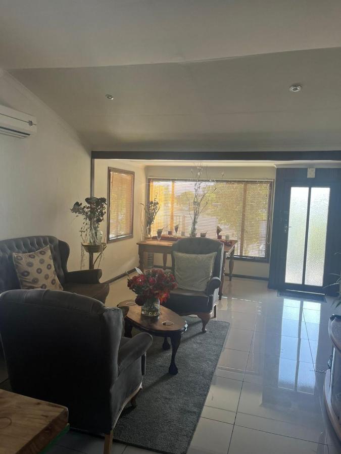 THE TREE HOUSE - B&B Grabouw