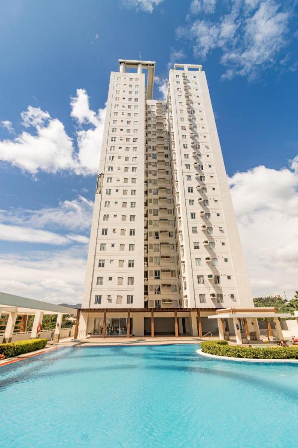 Avida Towers Cebu708 Fast wifi, Netflix, 50in Smart TV - B&B