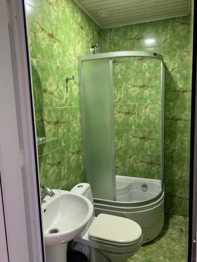 Zweibettzimmer mit Balkon