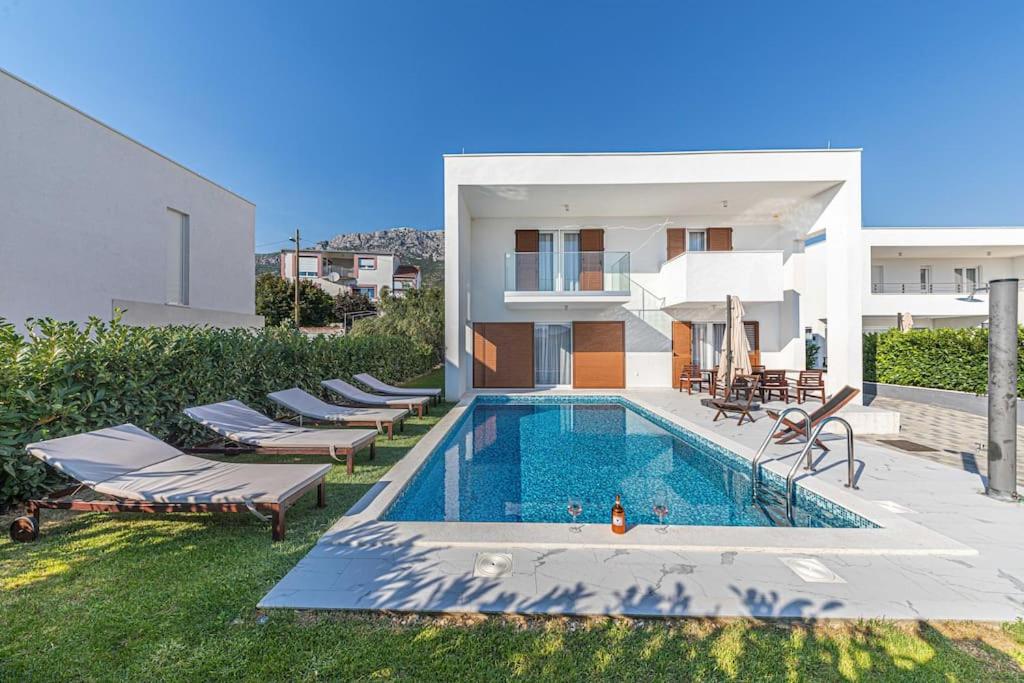 B&B Kutleše - Luxury Villa Tina Moseni with private heated pool - Bed and Breakfast Kutleše
