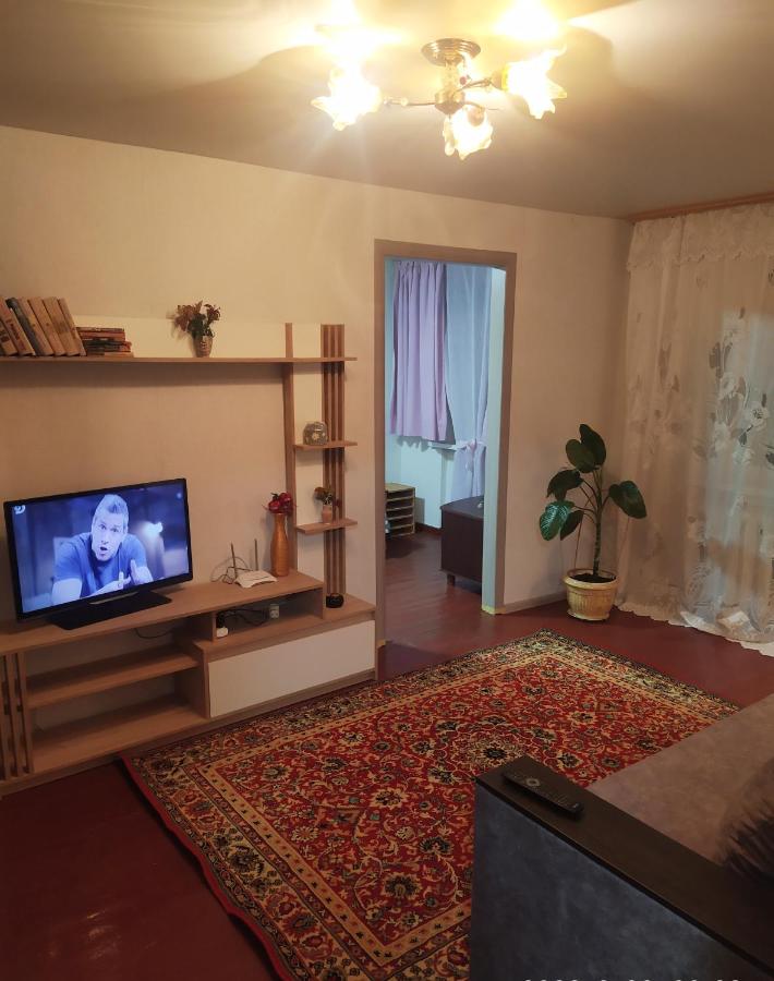 B&B Kremenchuk - 3-х комнатная квартира по улице Коцюбинского, дом 9 дробь 6 - Bed and Breakfast Kremenchuk