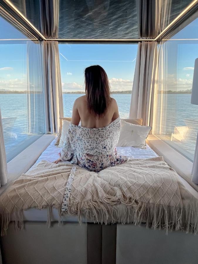 House on water with sauna, jacuzzi and massage chair