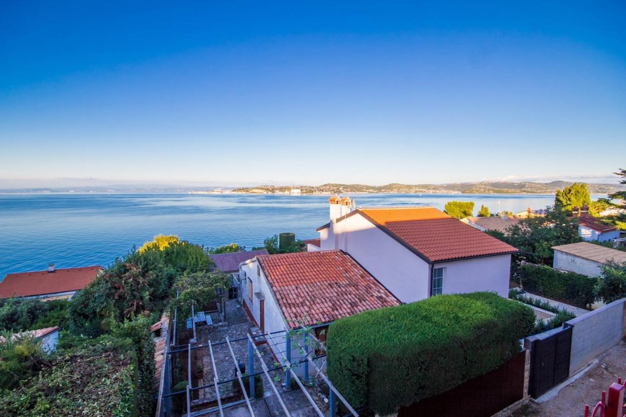 Apartment Crveni - a three bedroom apartment with a stunning sea view - B&B Umag