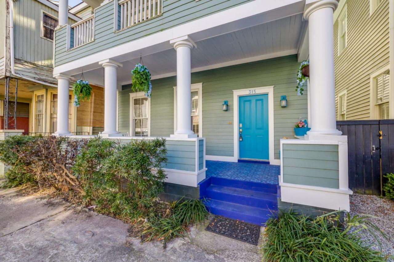 Walk Score 90!!-Historic Downtown District-2 Blocks to Famous Forsyth Park-FREE Private Parking-Huge Private Patio - Chambres d'hôtes Savannah