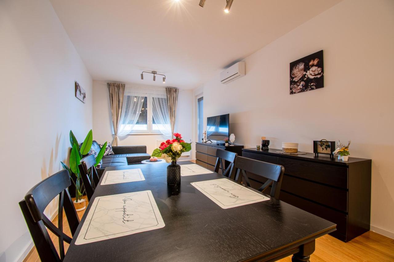 B&B Zagreb - Flexible SelfCheckIns 41 - Zagreb - Luxury - Parking - Loggia - Brand New - Bed and Breakfast Zagreb