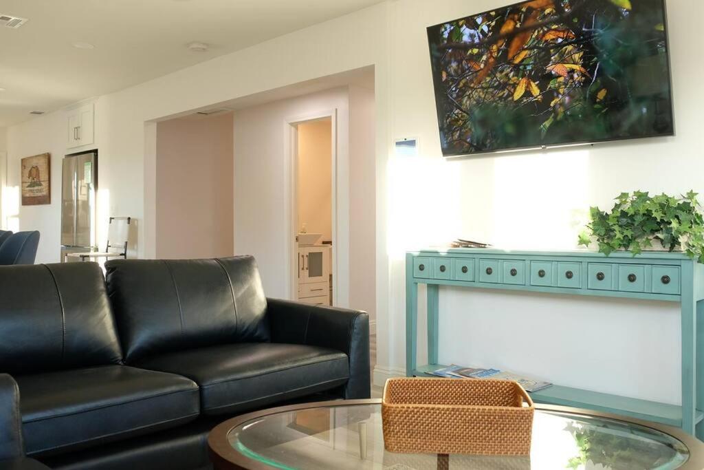 Aviation Landing - Bed and Breakfast Fallbrook