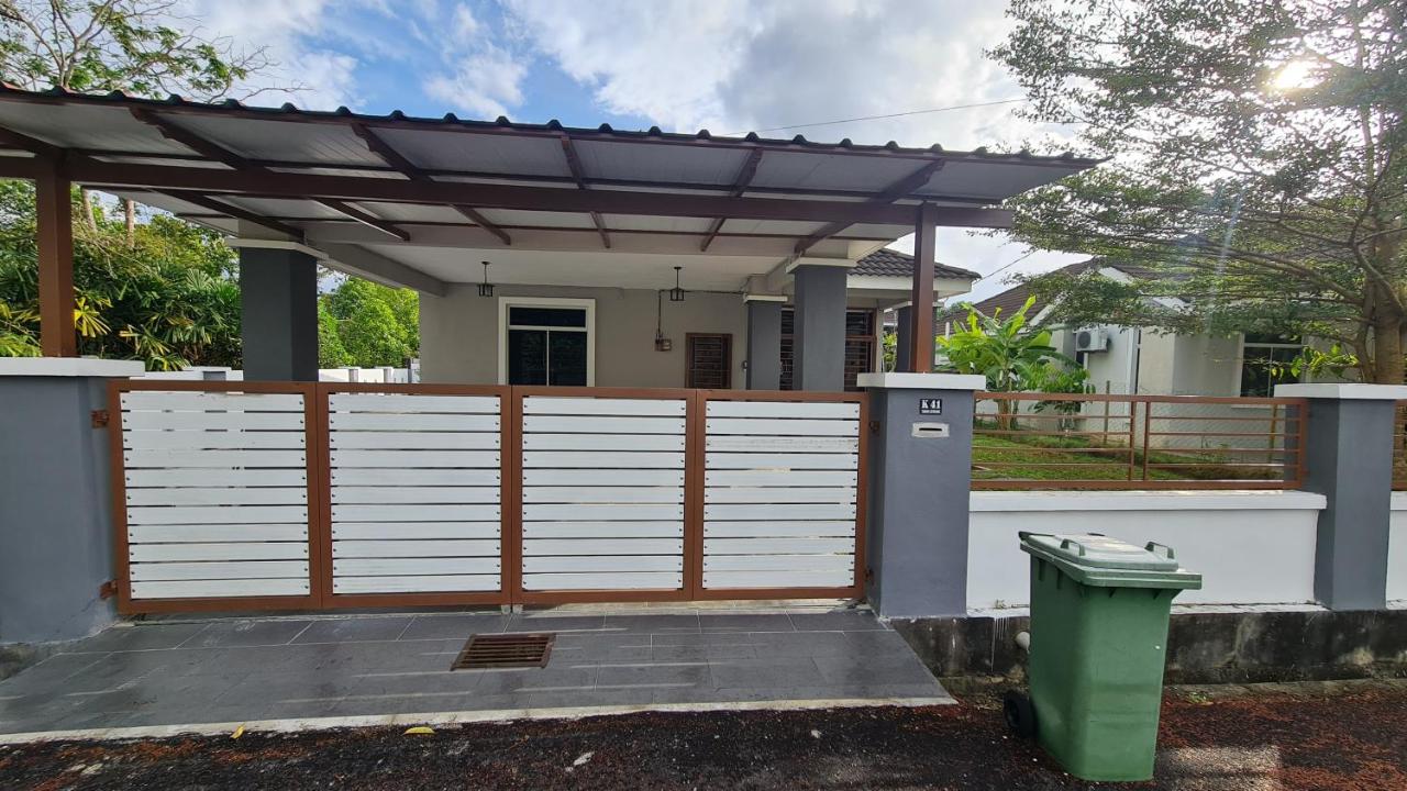 D'Lisha Homestay Changlun/Bukit Kayu Hitam/Sintok - B&B