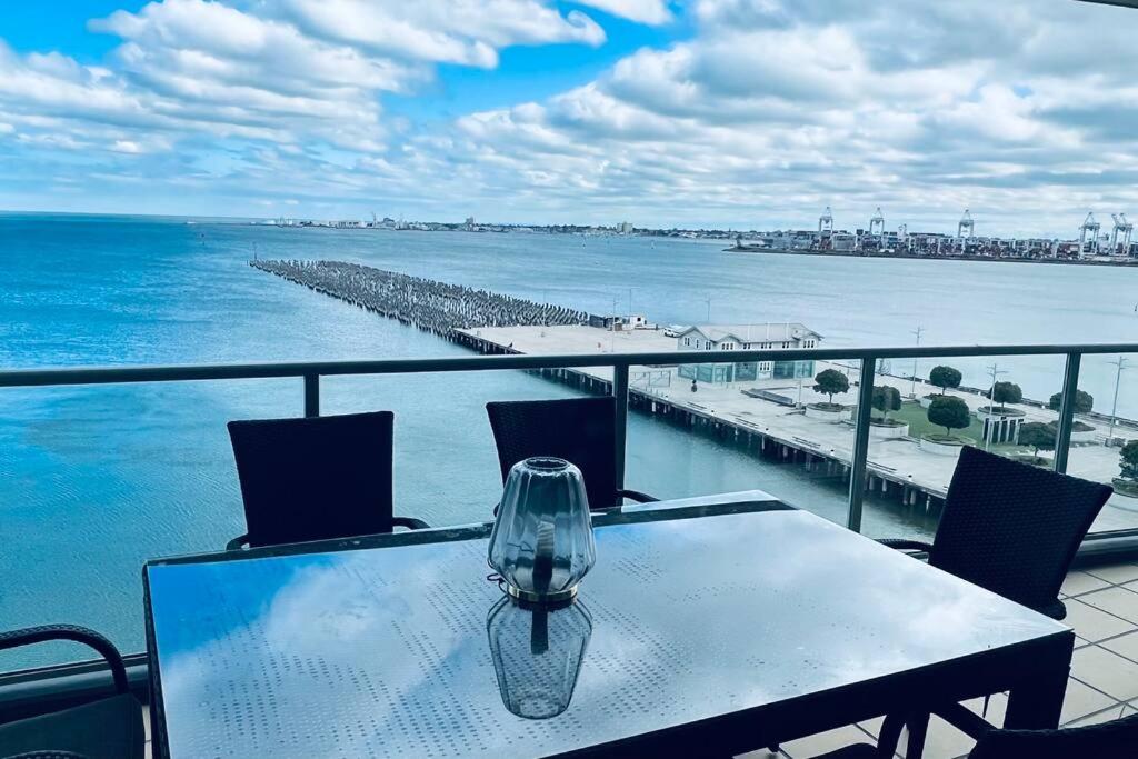 Amzing Ocean View Spacious Three Bedrooms Apartment Port Melbourne - Ferienwohnung