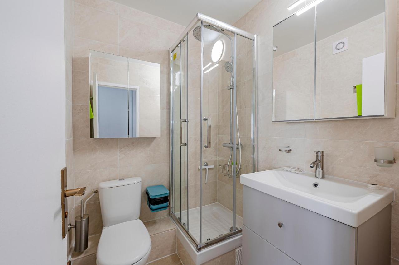 Le Lys - Studio proche Gare de Poissy - B&B
