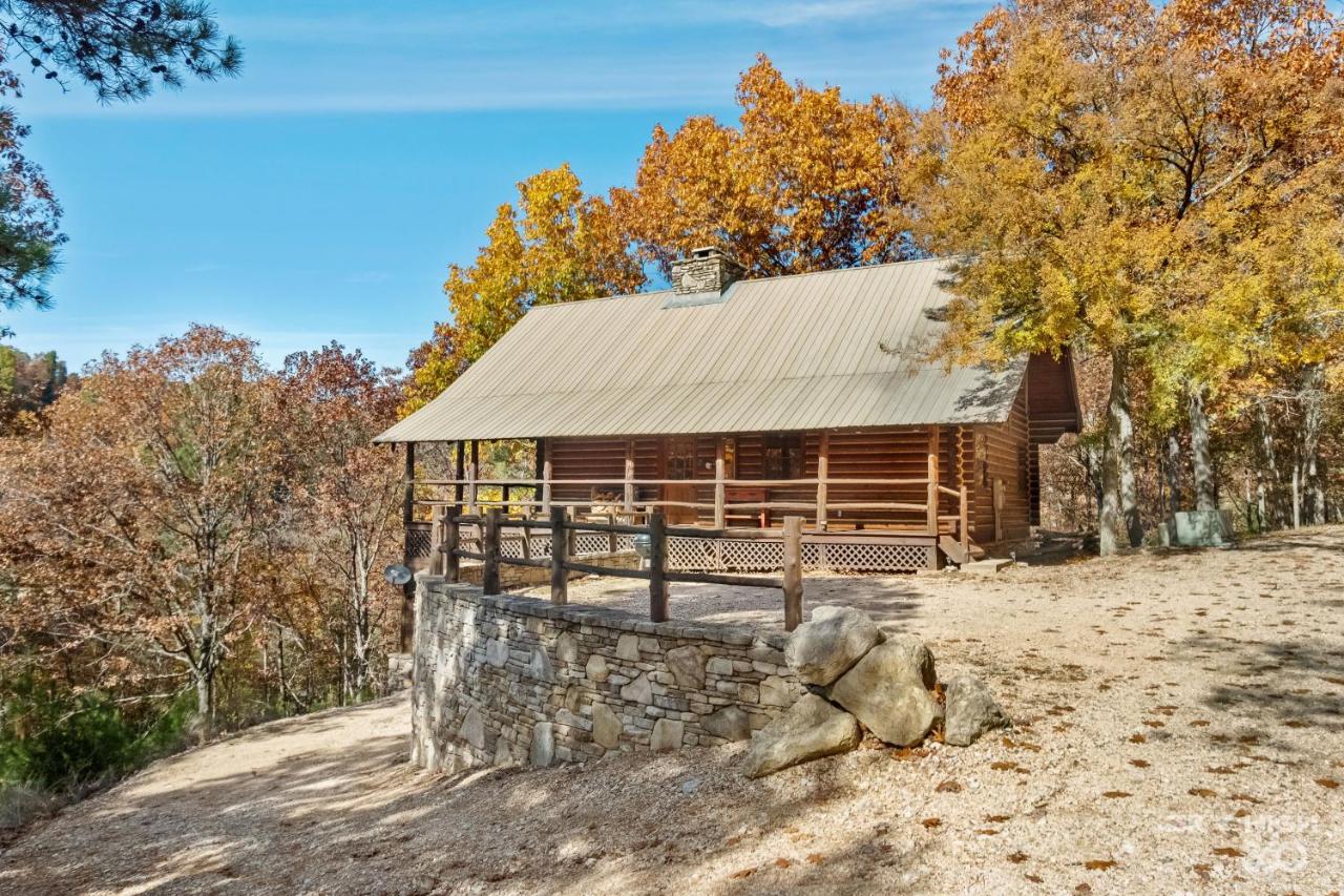 The Cattleman Two-Bedroom Cottage with Spa Bath – Mountain or Hill View