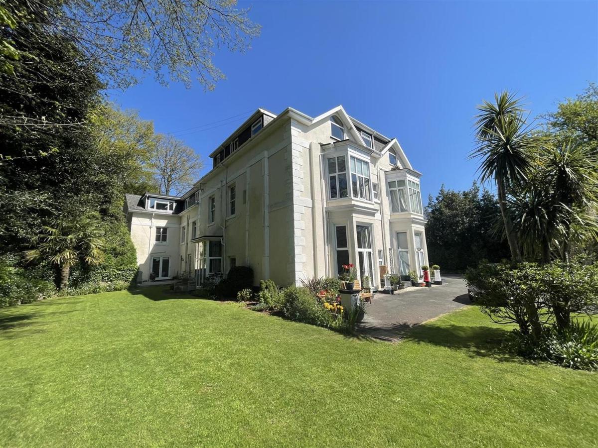 Cozy seaside hideaway with free parking - B&B