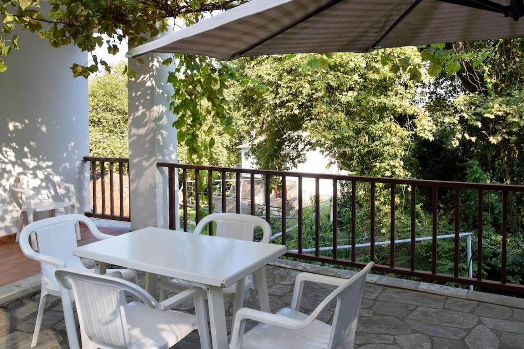 B&B Choreftó - Apartment in summer house with large balcony - Bed and Breakfast Choreftó