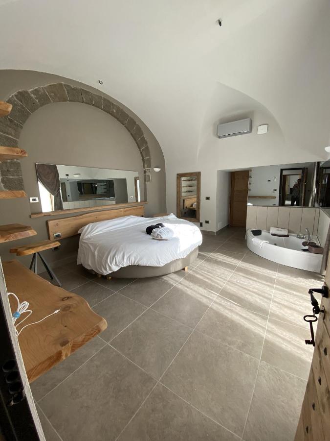 Suite mit Kingsize-Bett mit Whirlpool