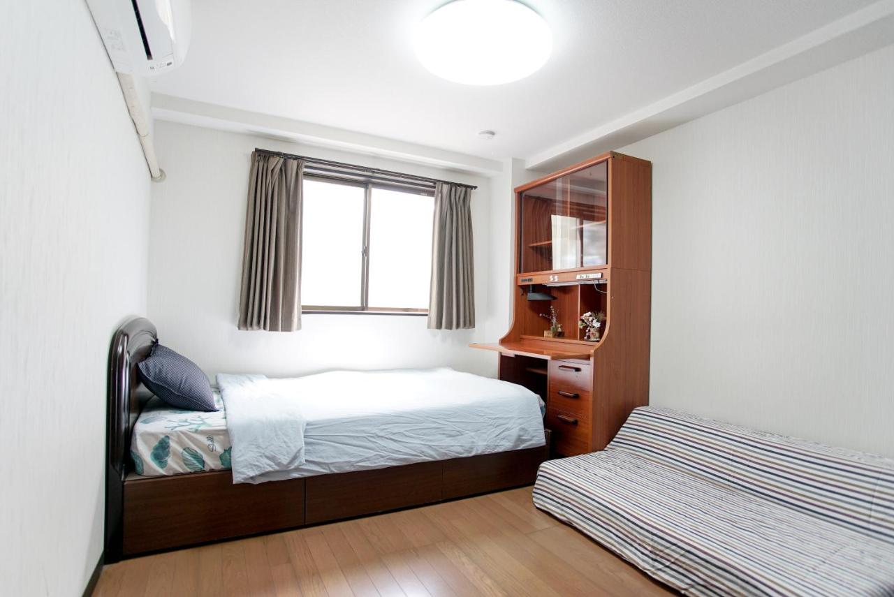 Queen Room with Shared Bathroom
