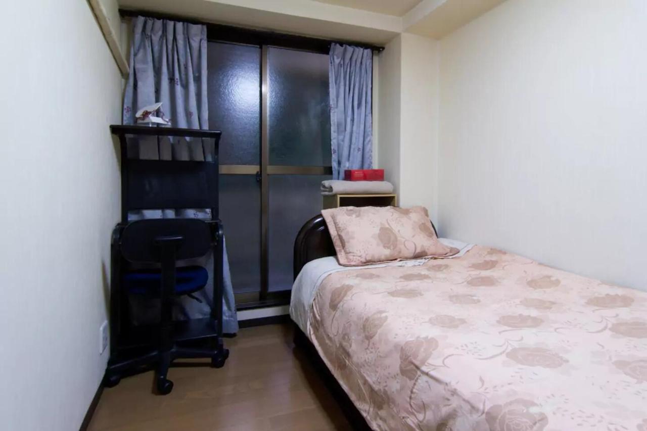 Single Room with Shared Toilet