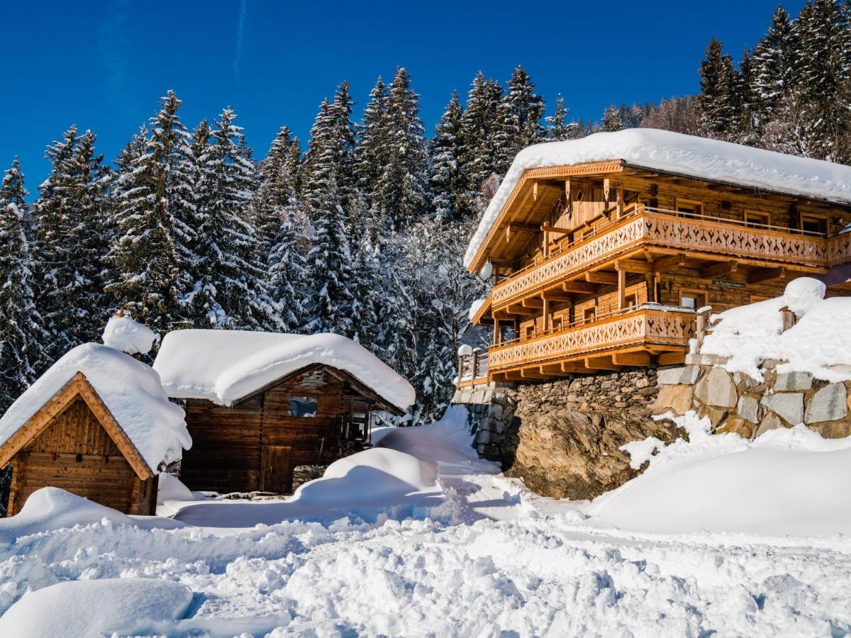 Chalet in Hollersbach near Kitzbühel Ski Lift - B&B Dorf