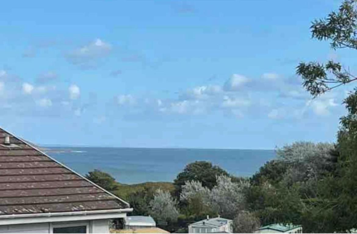 Cosy coastal home - 5 mins walk from the beach - B&B