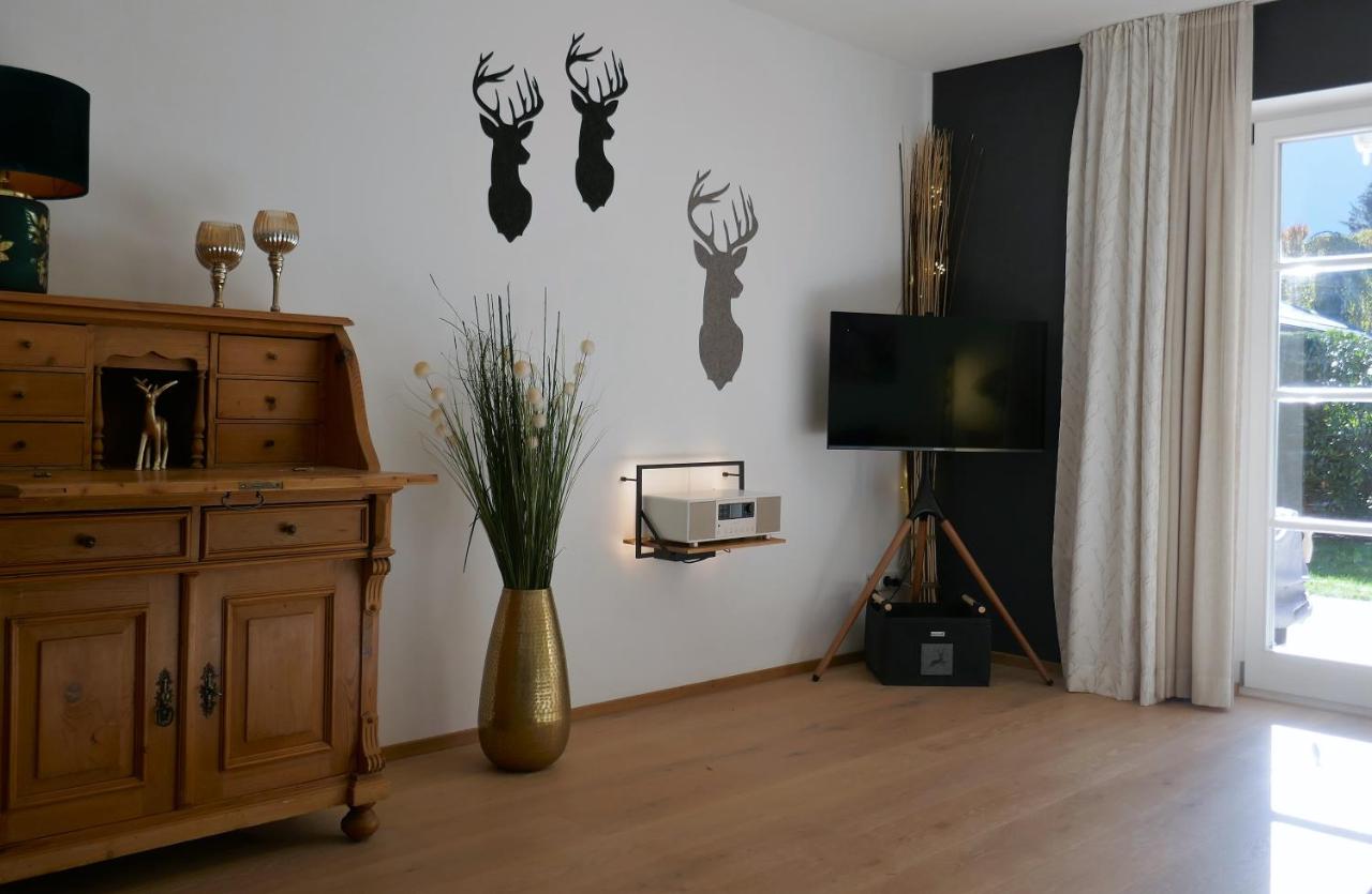 Apartment with Mountain View