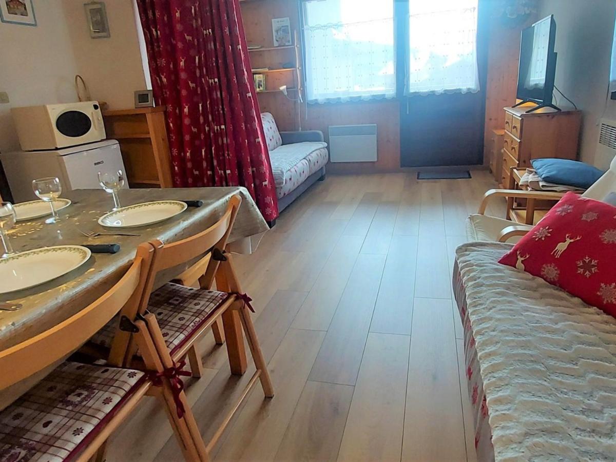 "Studio spacieux avec balcon, parking, proche commodités et ski-bus à Samoëns" - FR-1-624-40 - B&B