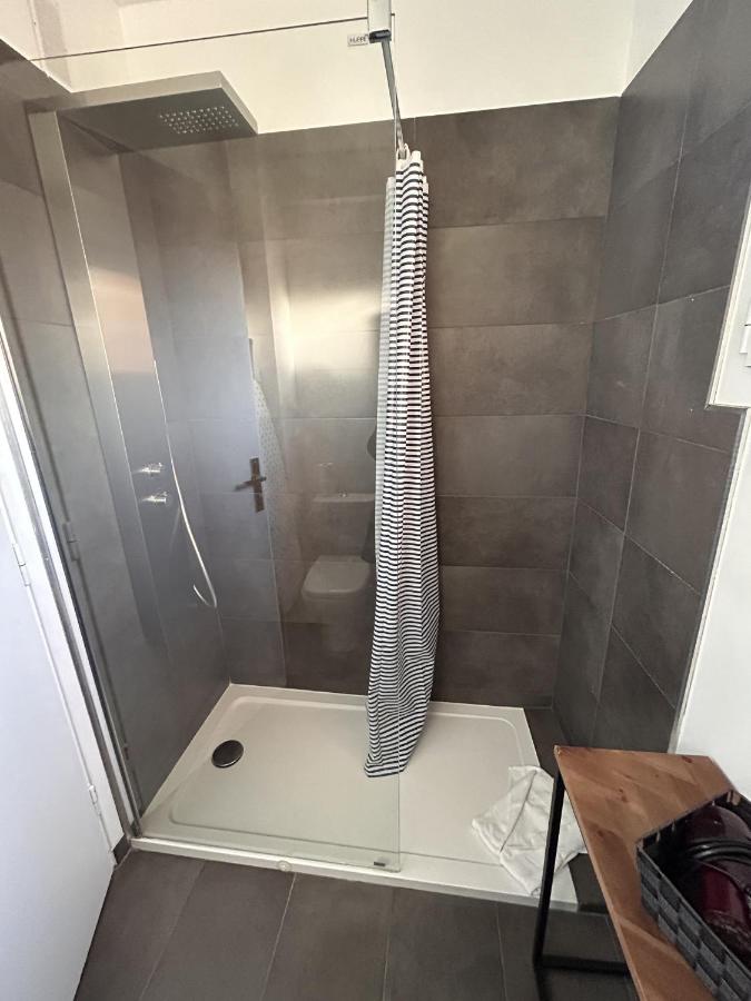 Le Verlaine, studio en centre ville à deux minutes des plages - Chambres d'hôtes Menton