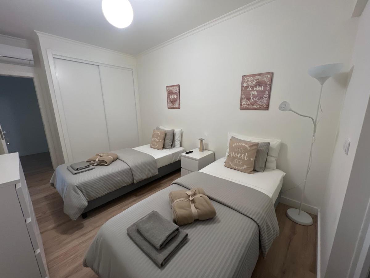 B&B Montijo - Modern Twin Room with a balcony - Bed and Breakfast Montijo