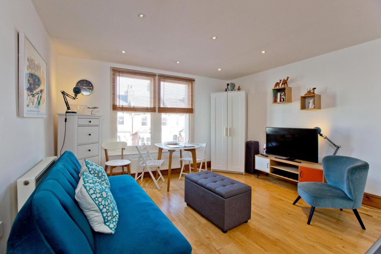 B&B Londres - Convenient 1 bedroom apartment with parking - Bed and Breakfast Londres