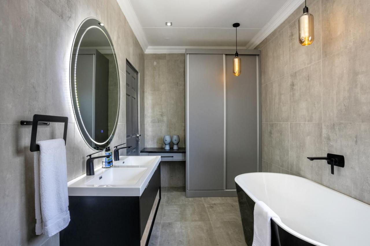 Woman Era Guest House - B&B Midrand