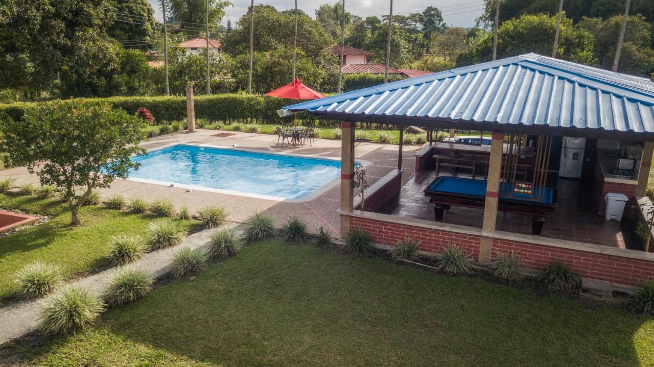 Finca privada exclusiva con piscina y jacuzzi Ideal para grupos y celebraciones en Montenegro - Bed and Breakfast Montenegro