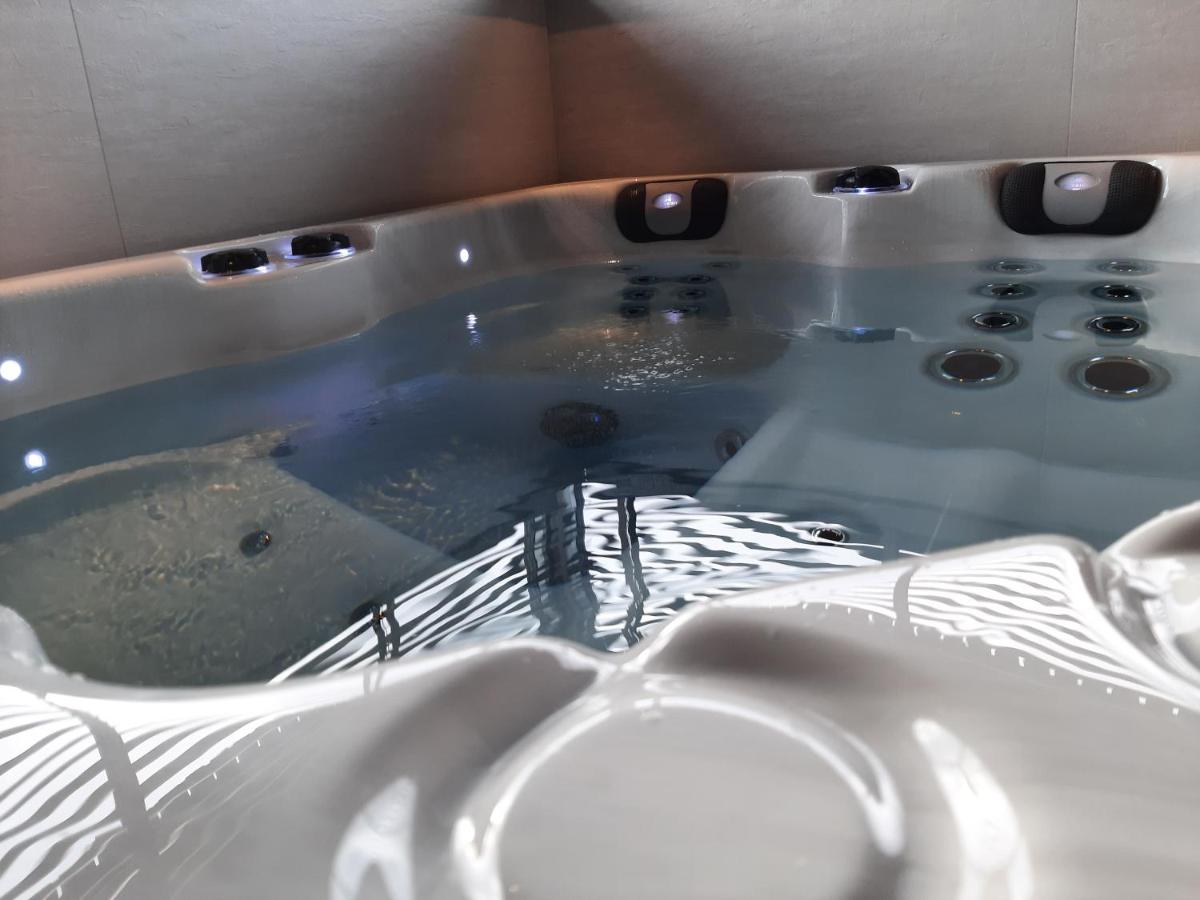 B&B Vielsalm - Le Milan Royal -suite luxueuse avec sauna et jacuzzi - Bed and Breakfast Vielsalm