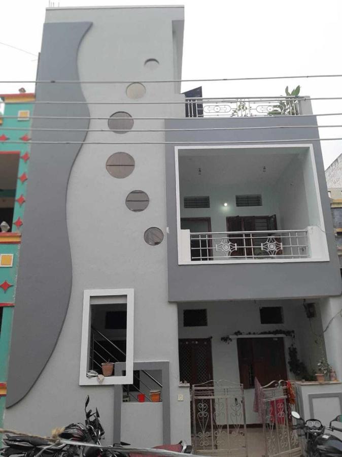 Nadiya Kinare - B&B