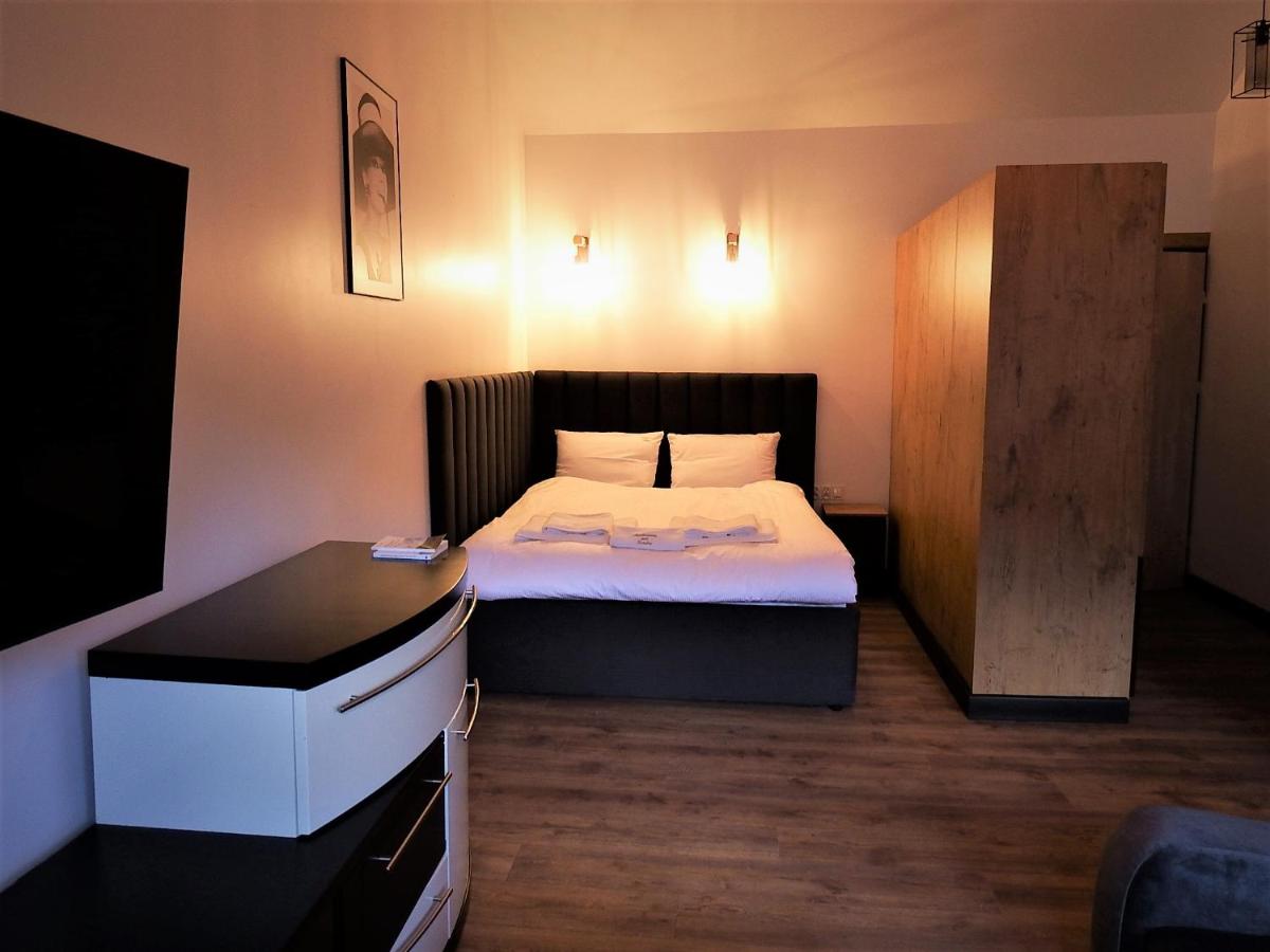Deluxe Double Studio
