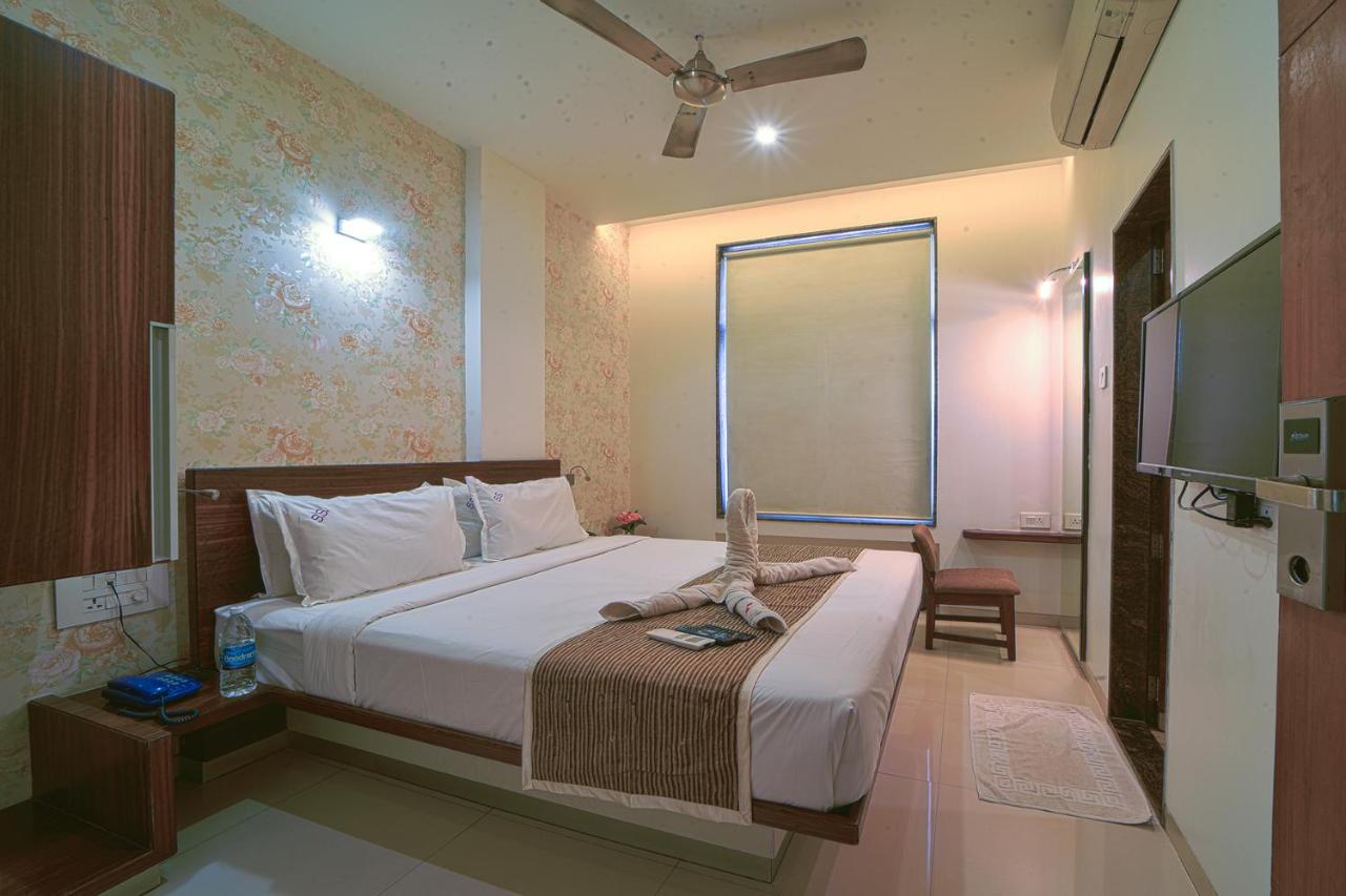 B&B Kolhāpur - Hotel Sri Sri Executive, Kolhapur - 5 Min Away From Mahalaxmi Temple - Bed and Breakfast Kolhāpur