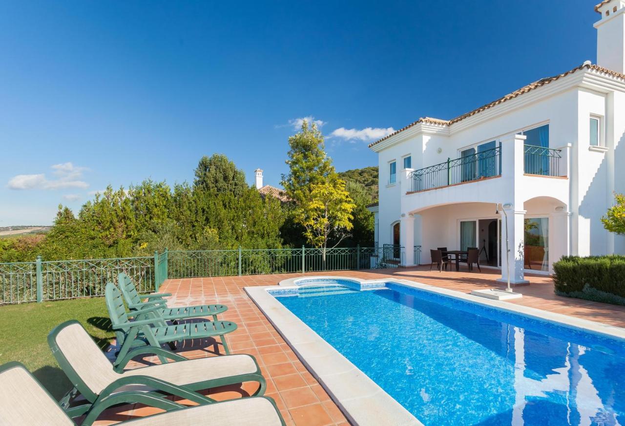 Villa con 4 dormitorios y piscina privada (8 personas)