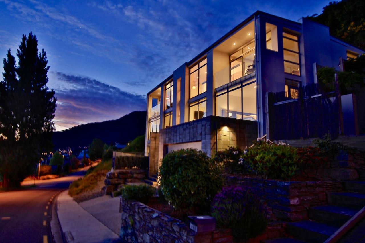 B&B Queenstown - Spectacular Panoramic 5Bedroom Lakeview - Bed and Breakfast Queenstown