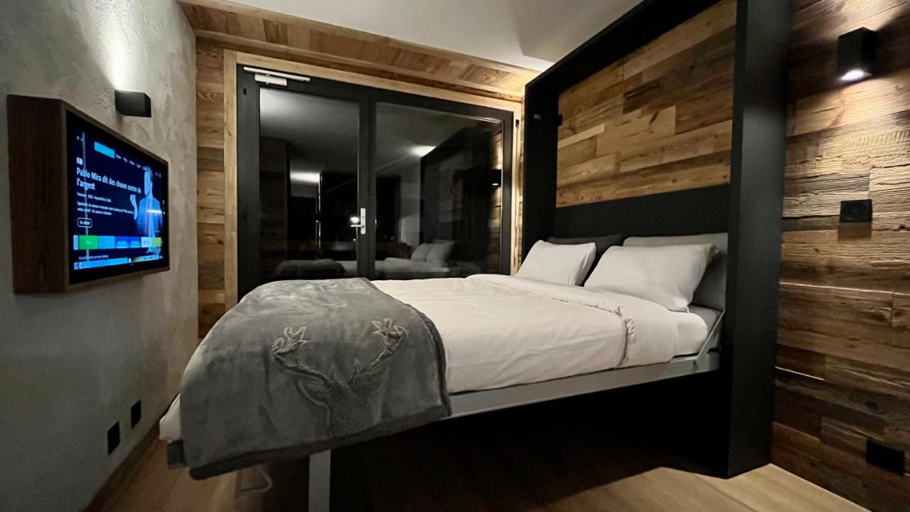 Deluxe Studio
