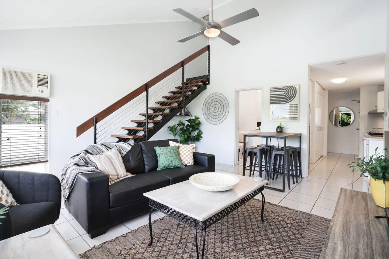 Leumeah - A Modern Townhouse in Cairns - B&B Cairns North