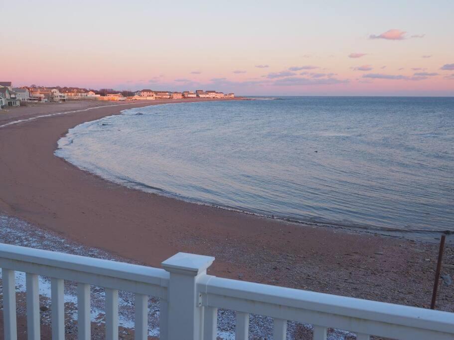 B&B East Haven - Casa al Mare Beachfront Retreat King Bed Near Yale - Bed and Breakfast East Haven