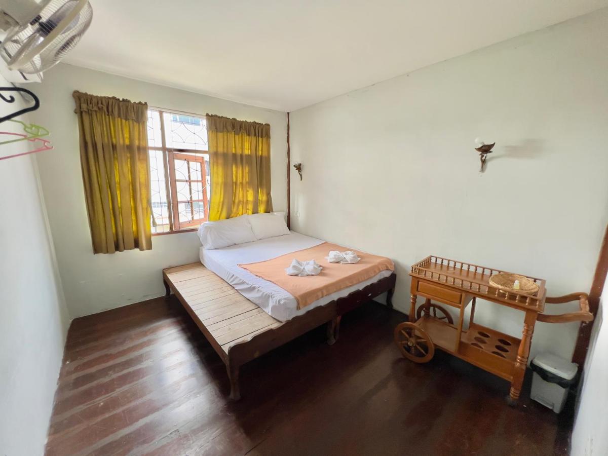 Tweepersoonskamer met Gedeelde Badkamer