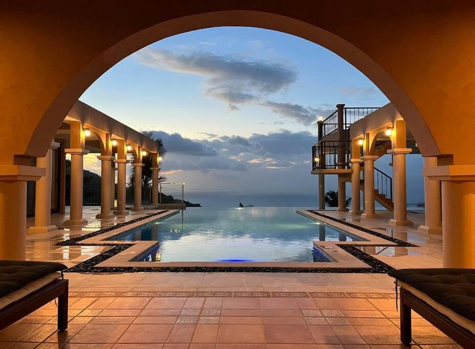 4 Bedroom Luxury 5 Star Sea View Villa Palms SDV190 - B&B