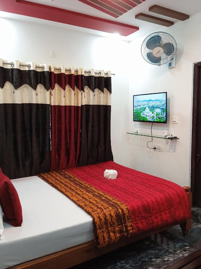 Deluxe Double Room (2 Adults + 1 Child)