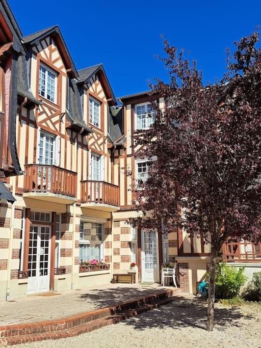 Studio chic, hyper centre, 4 minutes de la plage - Bed and Breakfast Cabourg