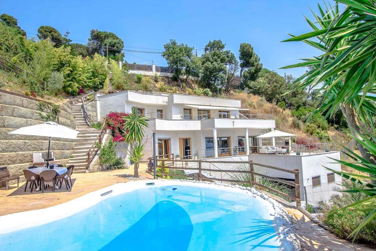 Catalunya Casas Modern Magnificence , only a few km to the beach! - Ferienwohnung Sant Cebrià de Vallalta