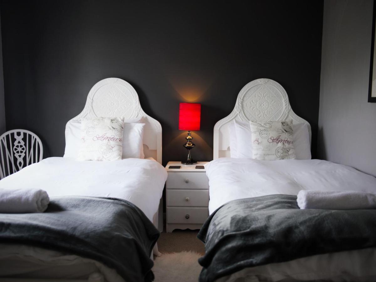 Twin Room with Bath