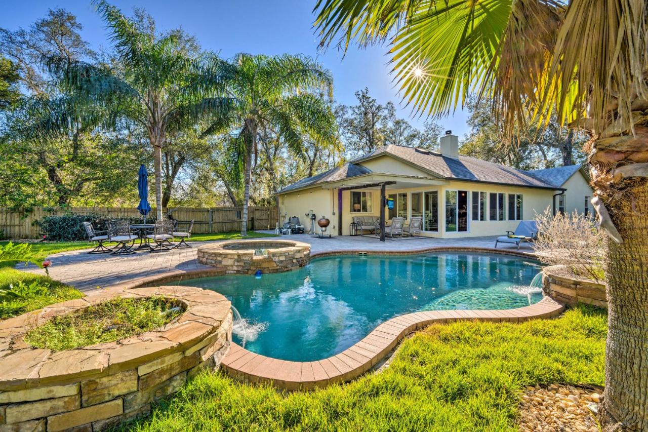 Walk to Lake Stunning Central Florida Home! - Bed and Breakfast