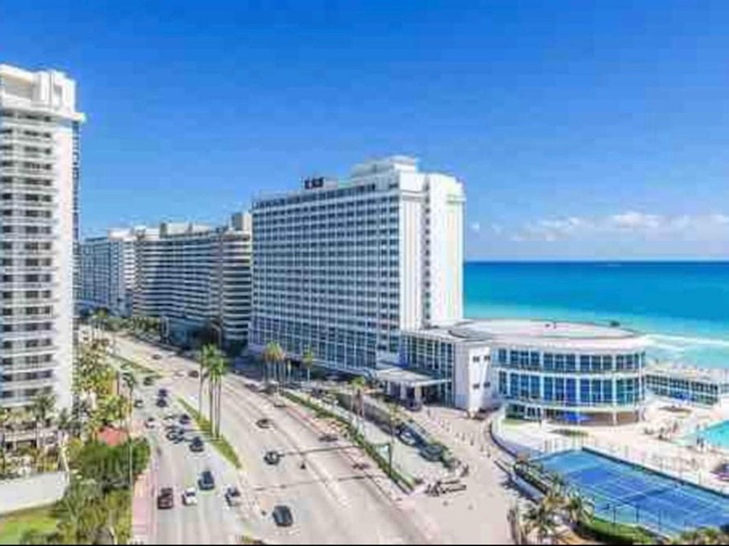 11th - Seven Heaven Miami- Unforgettable Ocean Front- Free Parking - Bed and Breakfast