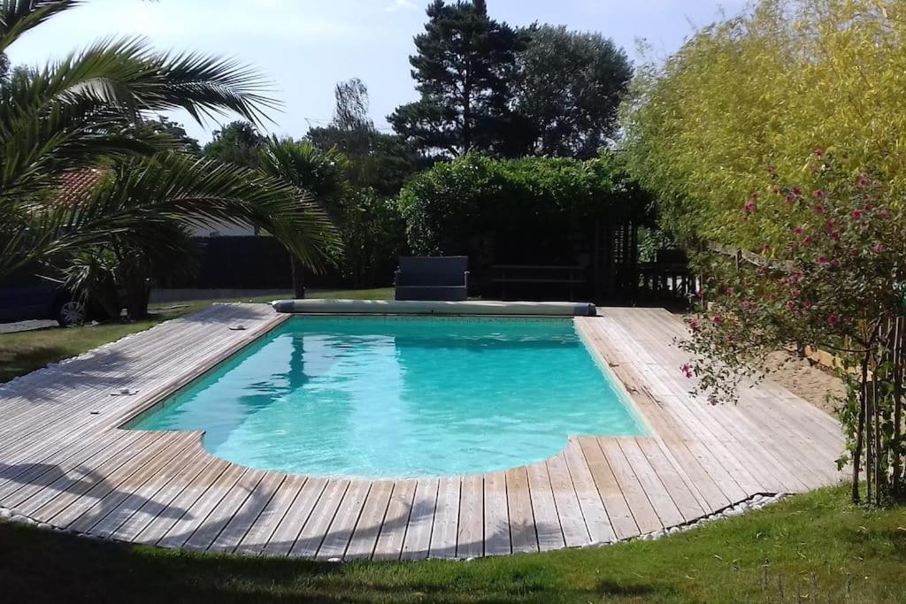 Jolie villa avec piscine à 6 kms des plages - Ferienwohnung